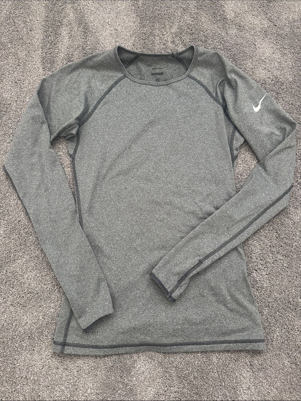 Nike Women's Long-Sleeve Gray Performance Top Fitted Thumbhole